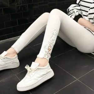 Obcisłe legginsy z koronkowym wykończeniem całoroczne Biały