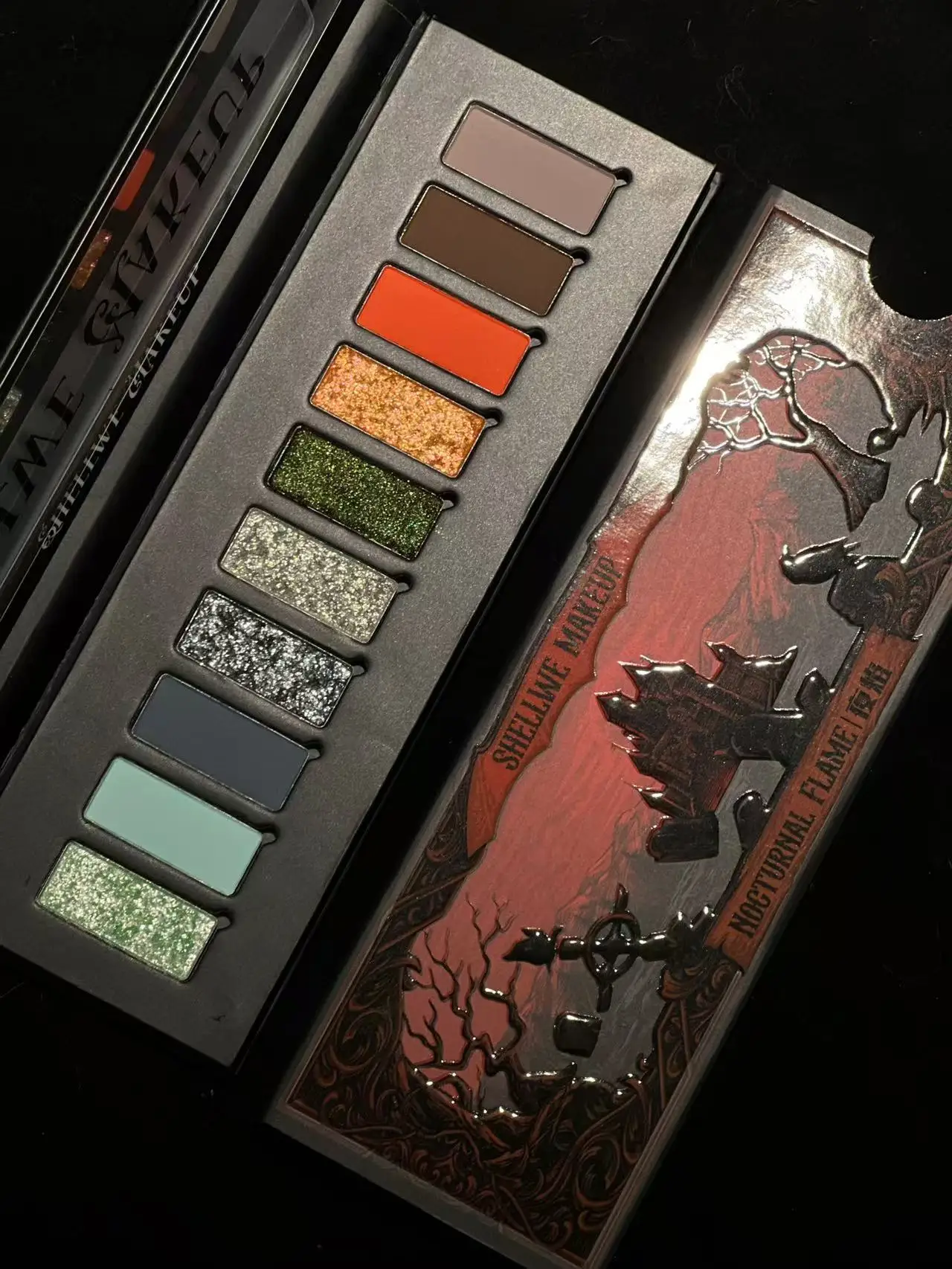 Paleta cieni gotycka Nocturnal Flame Shellwe Makeup chameleon Błękitny