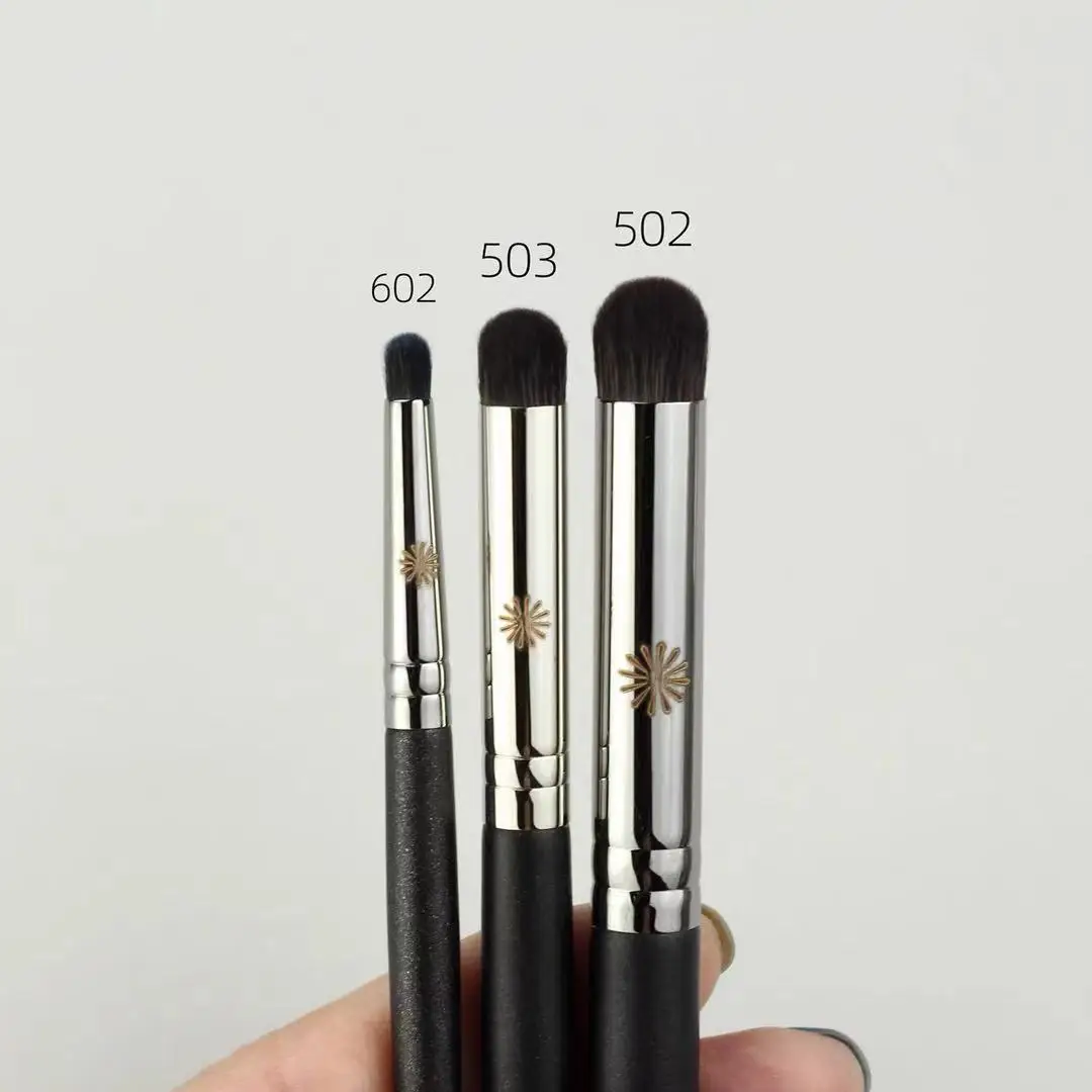 Pędzel do cieni do powiek z okrągłą główką – blending, korektor Szary