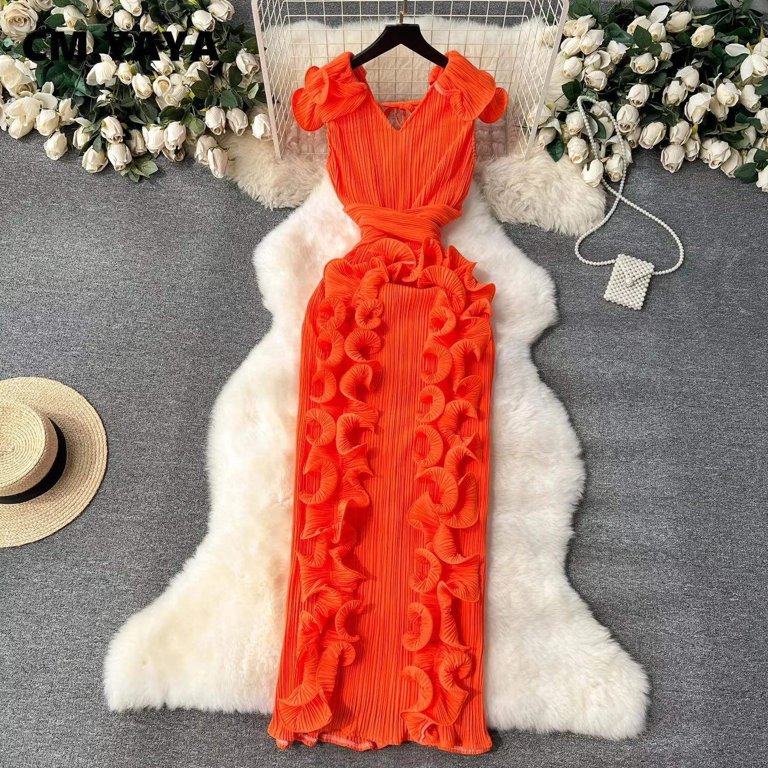 Plisowana sukienka midi bodycon z falbankami przy dekolcie bez rękawów Beżowy
