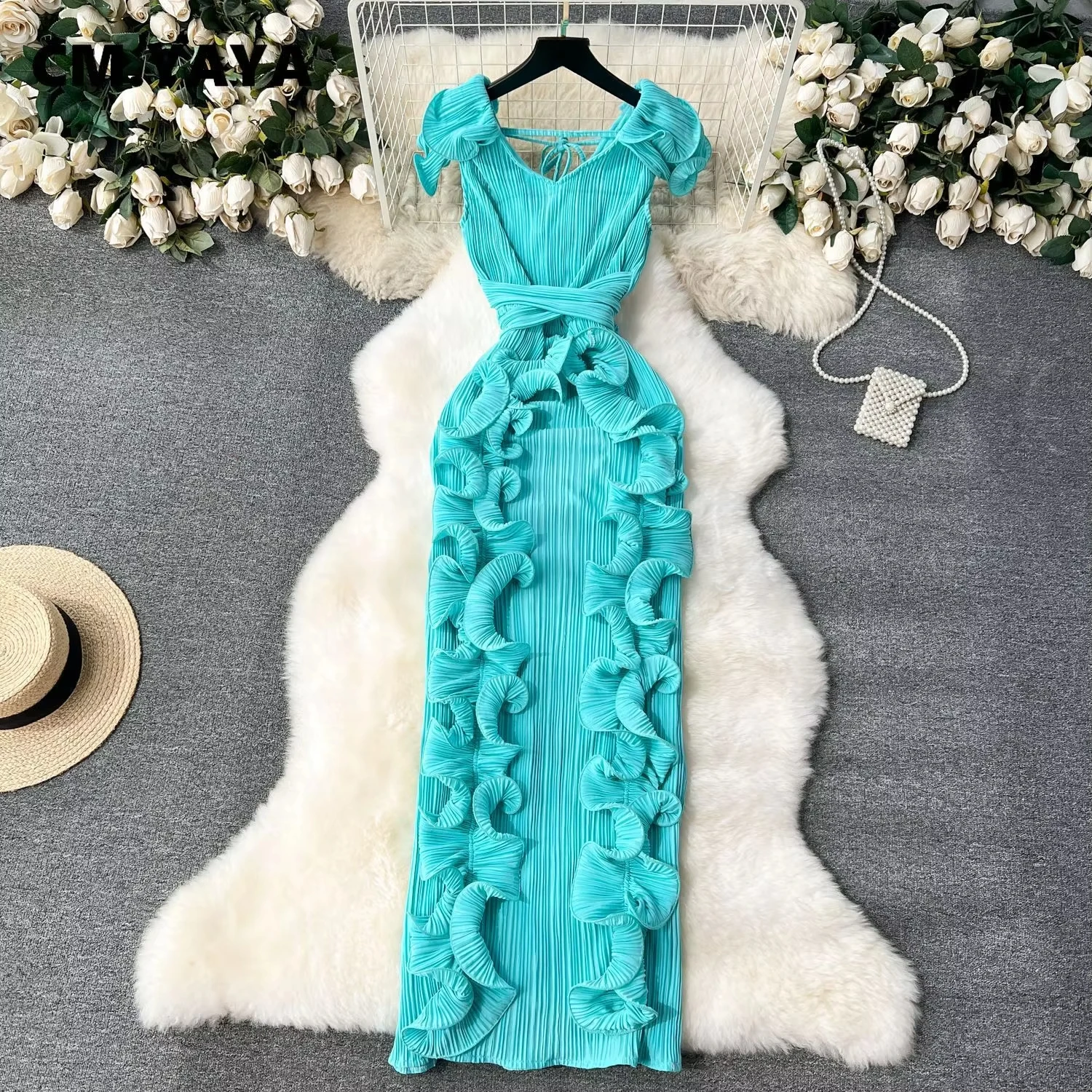 Plisowana sukienka midi bodycon z falbankami przy dekolcie bez rękawów Jezioro błękitne