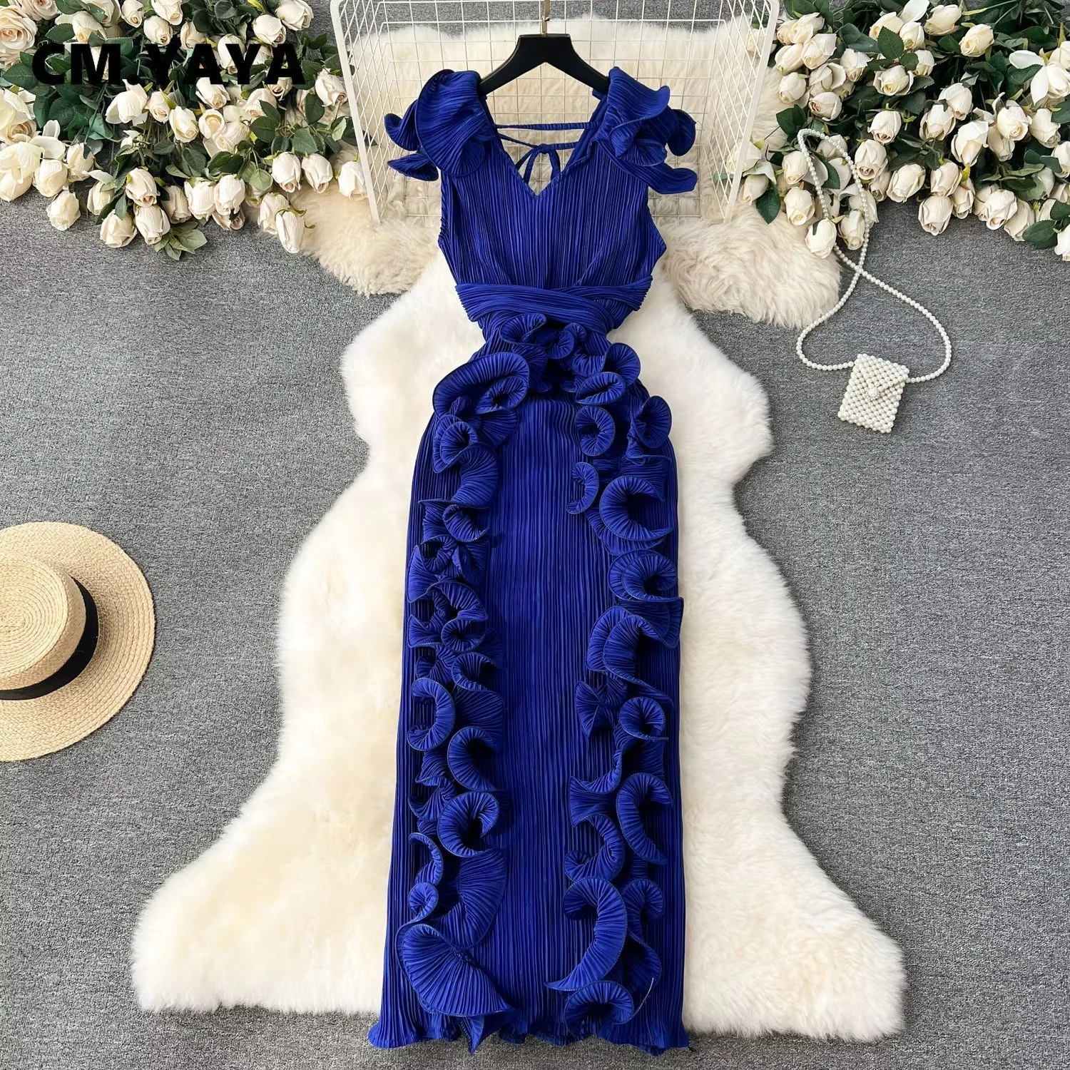 Plisowana sukienka midi bodycon z falbankami przy dekolcie bez rękawów Niebieski