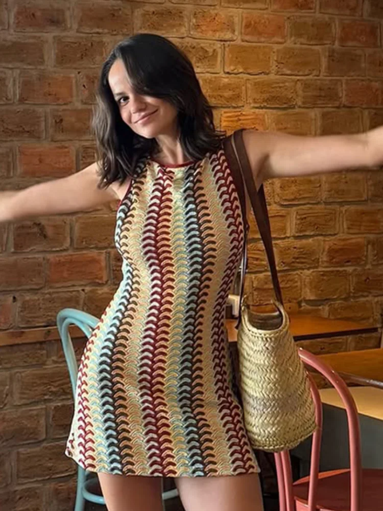 Prążkowana sukienka bodycon w paski z wycięciami i długim rękawem Czarny