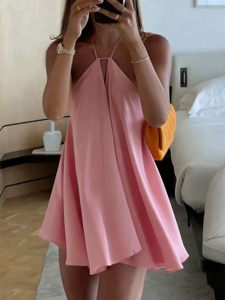 Prążkowana sukienka bodycon w paski z wycięciami i długim rękawem Szary