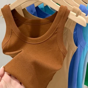 Prążkowany top damski na ramiączkach na lato Brązowy