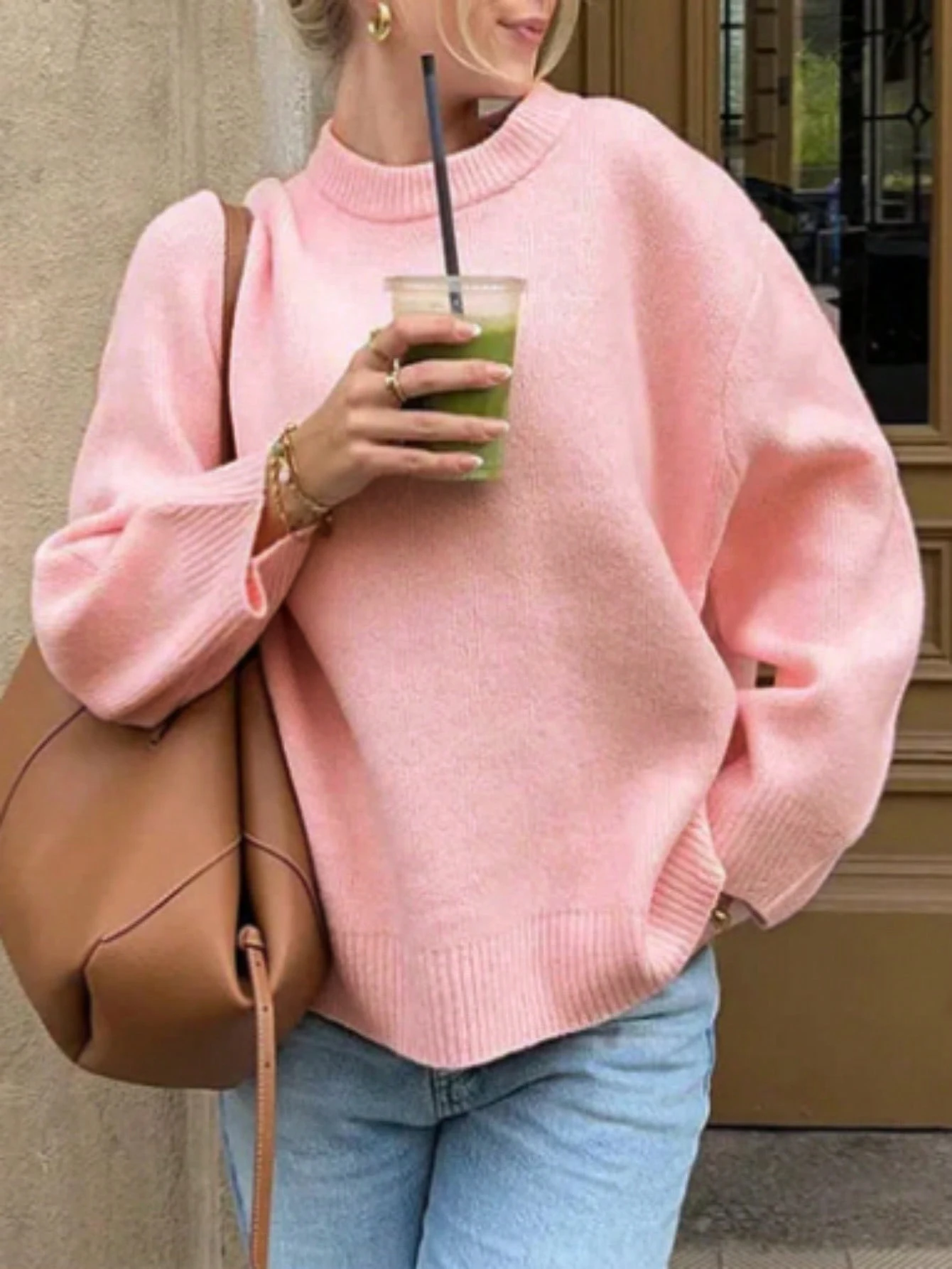 Różowy sweter z golfem oversize dzianinowy Różowy