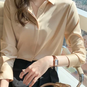 Satynowa bluzka damska z długim rękawem w eleganckim stylu Kolba