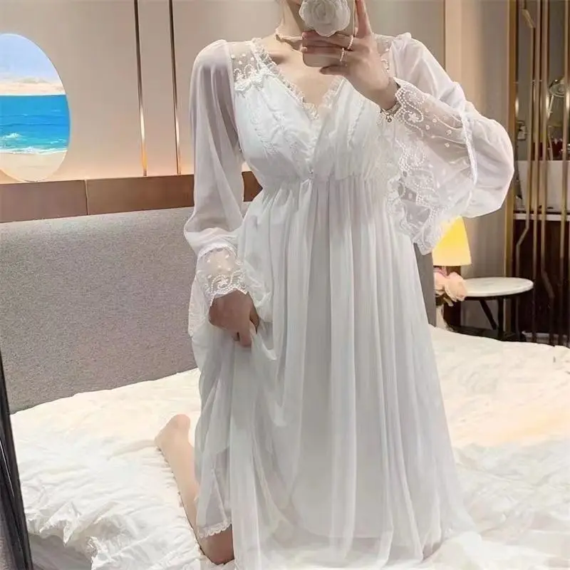 Satynowa koszula nocna plus size z koronką 4XL Beżowy