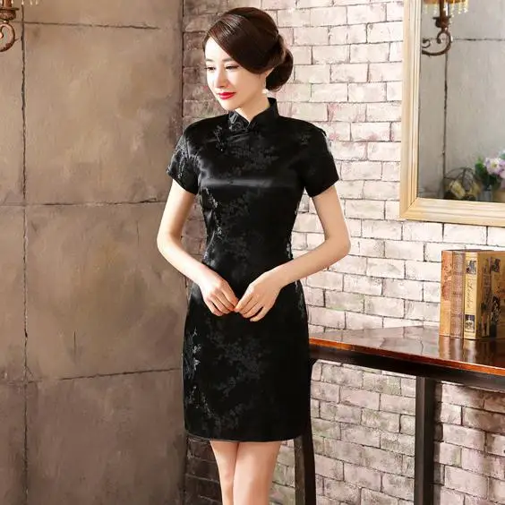 Satynowa sukienka mini qipao ze smokiem Szampan