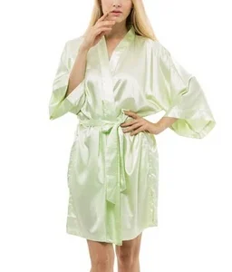 Satynowy krótki szlafrok kimono damski — jednokolorowy, lśniący Biały