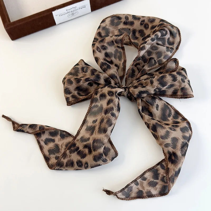 Satynowy szal-pasek w animal print Brązowy