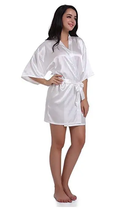 Satynowy szlafrok nocny z koronką plus size — elegancki Biały