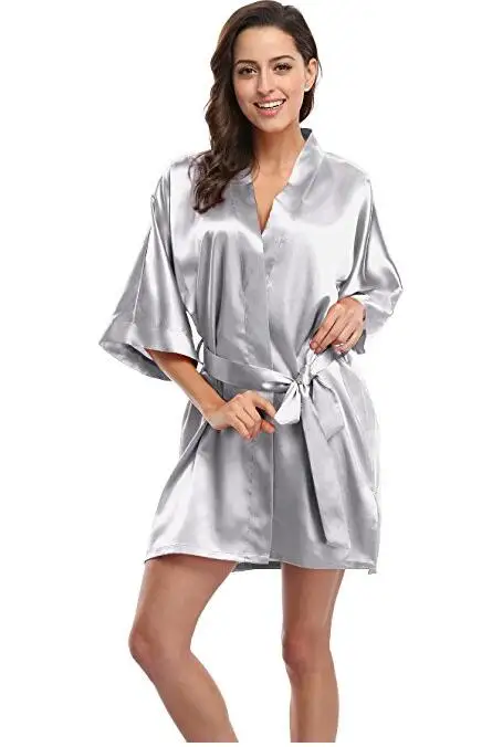 Satynowy szlafrok nocny z koronką plus size — elegancki Szary