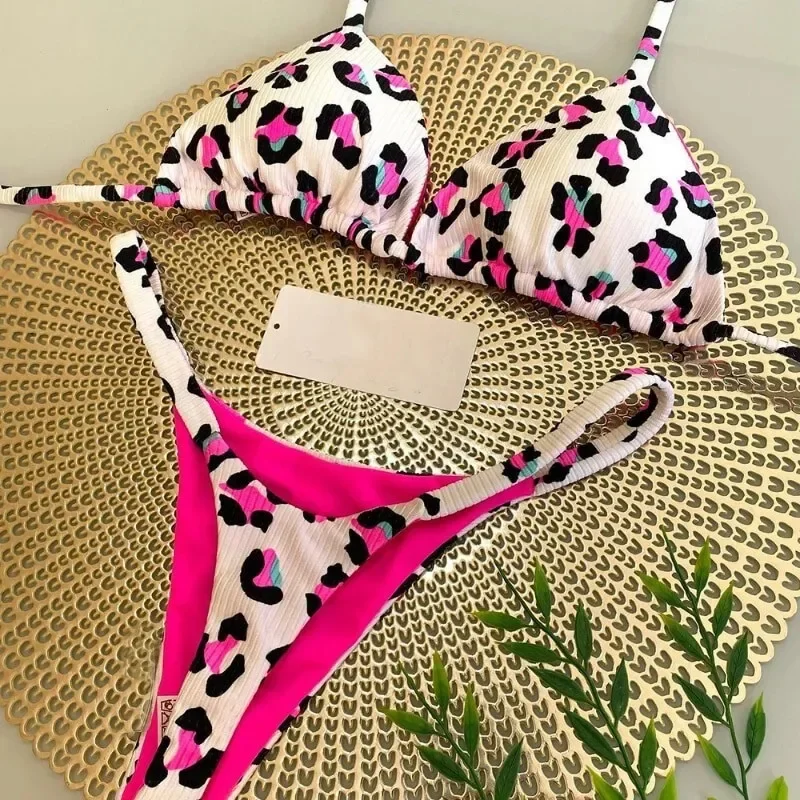 Seksowne bikini w cętki ze stringami 17