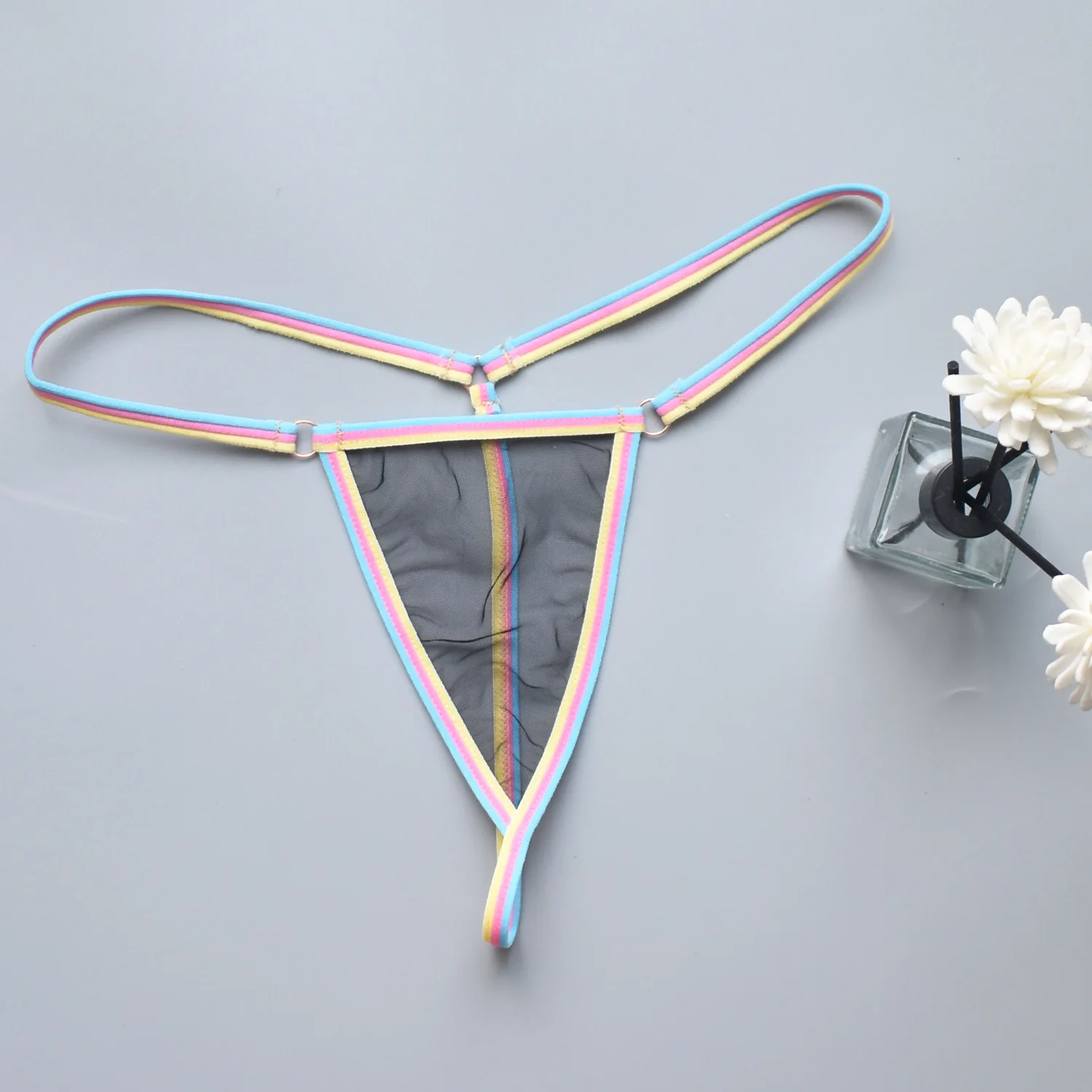 Seksowne stringi mini bikini w żywych kolorach Czarny