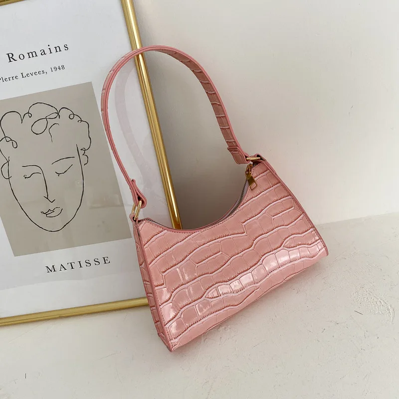 Skórzana torebka na ramię z łańcuszkiem — retro glamour Różowy