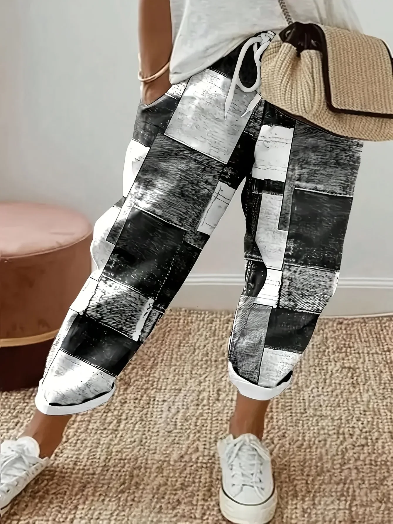 Spodnie damskie plus size w kwiaty z kieszeniami Czarny