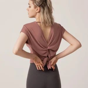 Sportowa bluzka damska do jogi z rozcięciami i odkrytymi plecami Czerwony