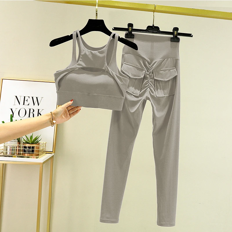 Sportowy komplet do fitnessu: biustonosz push-up i legginsy z kieszenią Khaki