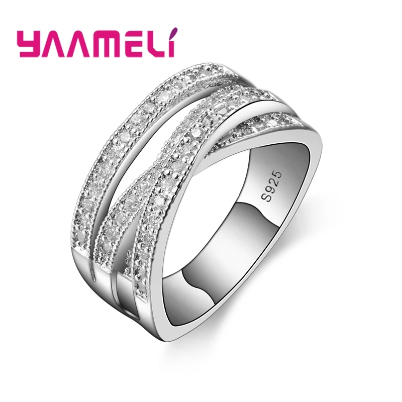 Srebrny pierścionek z kryształowym krzyżem