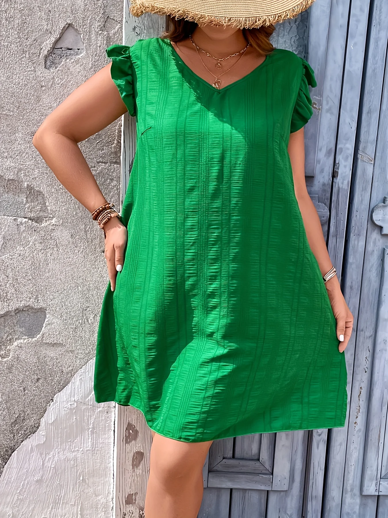 Sukienka letnia plus size z wiązaniem na plecach i dekoltem V Zielony