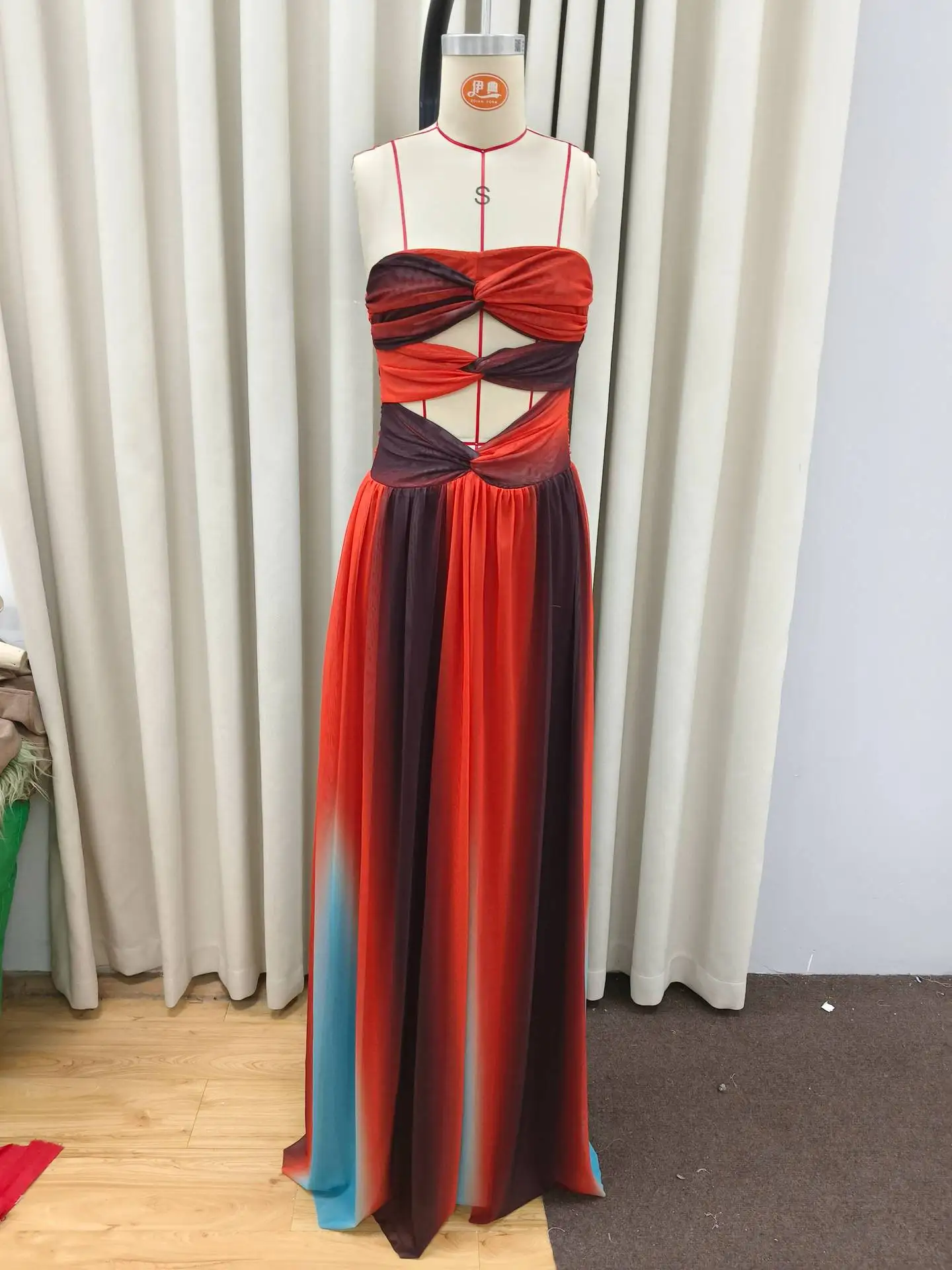 Sukienka maxi tie-dye z gradientem i wycięciami na ramionach Beżowy