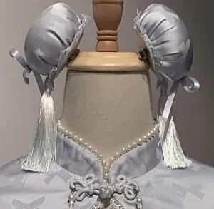 Sukienka mini Lolita z koronką i frędzlami w fioletowym kolorze Beżowy