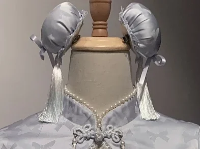 Sukienka mini Lolita z koronką i frędzlami w fioletowym kolorze Beżowy