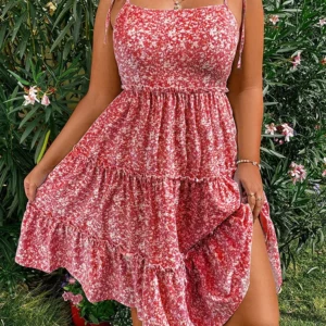 Letnia sukienka mini plus size boho z wycięciami na ramionach Czerwony