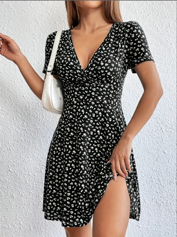 Sukienka mini w kwiaty z krótkim rękawem elegancka Czarny