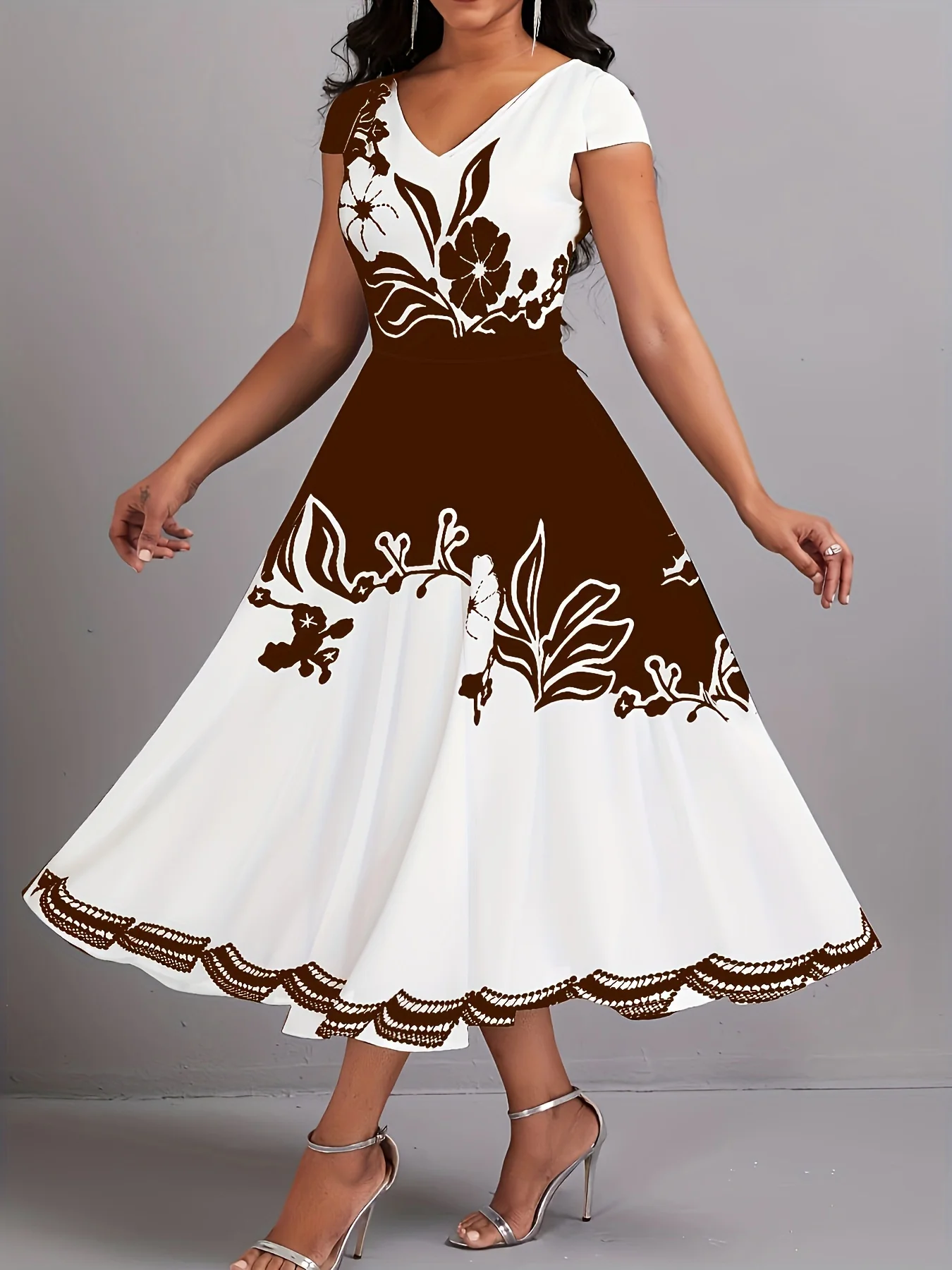 Sukienka plus size w kwiaty peplum z dekoltem V i krótkim rękawem Brązowy