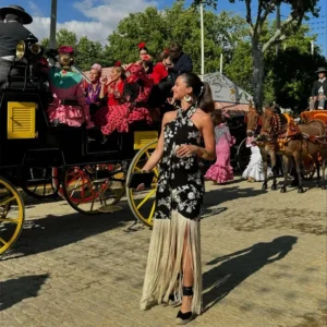 Sukienka vintage z frędzlami i odkrytymi plecami Czarny