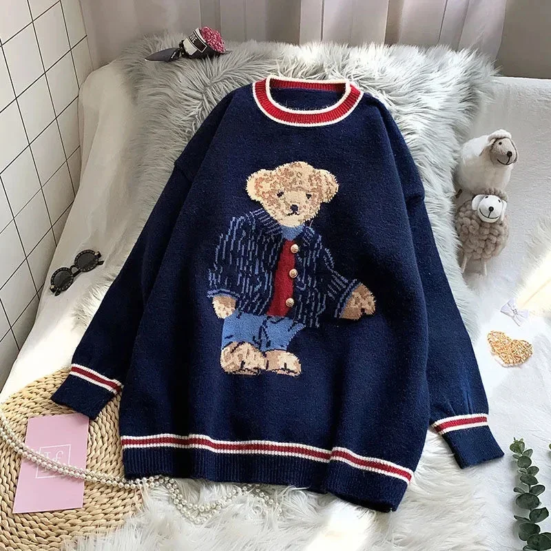 Sweter damski z haftowanym niedźwiadkiem — oversize w stylu kawaii Granatowy