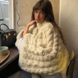 Sweter oversize z okrągłym dekoltem — dzianinowy pulower Beżowy