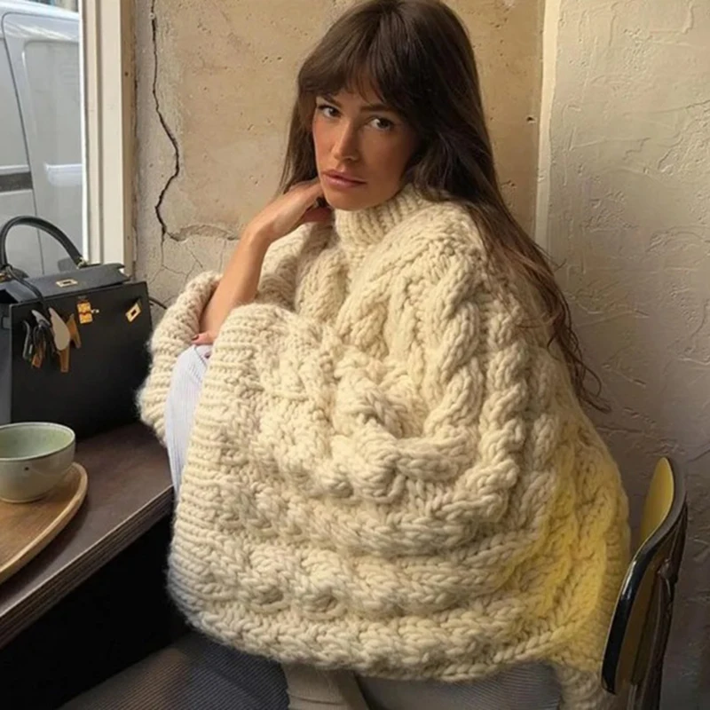 Sweter oversize z okrągłym dekoltem — dzianinowy pulower Beżowy