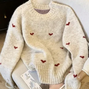Sweter plus size z wzorem serca, długi rękaw Krem
