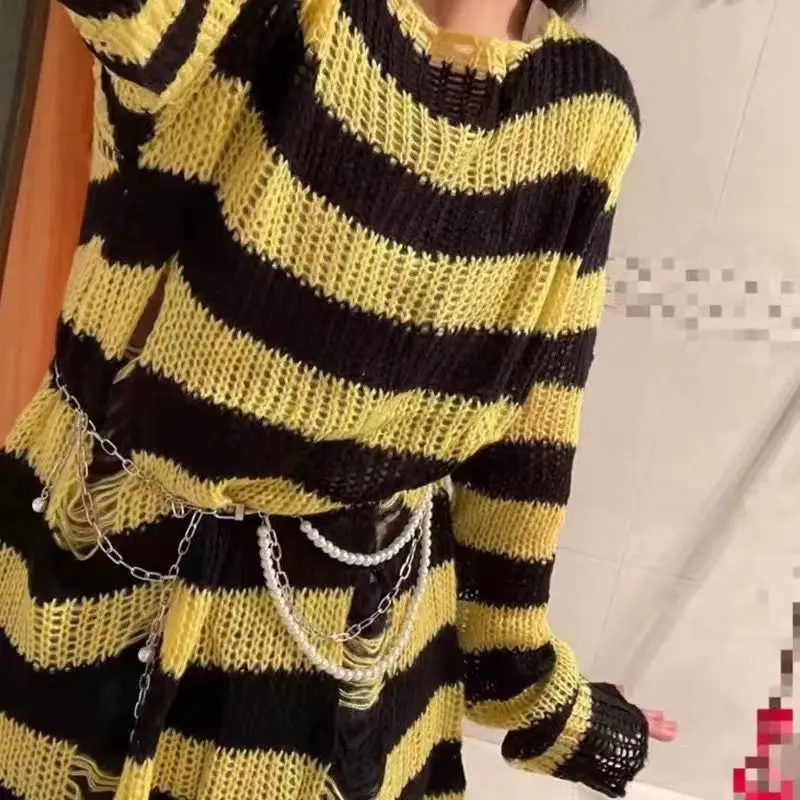 Sweter punk oversize w paski z dziurami żółty