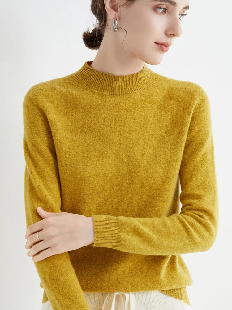 Sweter z wełny merynosowej z półwysokim kołnierzem żółty