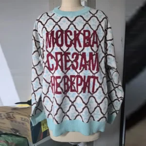 Sweter z żakardowym wzorem literowym oversize klasyczny Armijna zieleń