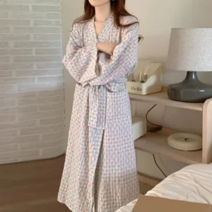 Szlafrok damski w kratę z długim rękawem — kimono wiązane Beżowy