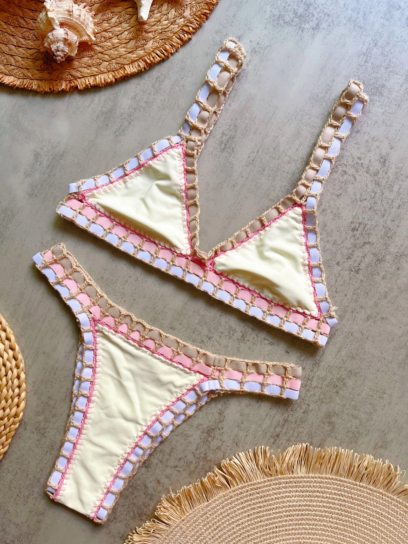 Szydełkowe bikini bandeau — efektowny strój plażowy Brązowy