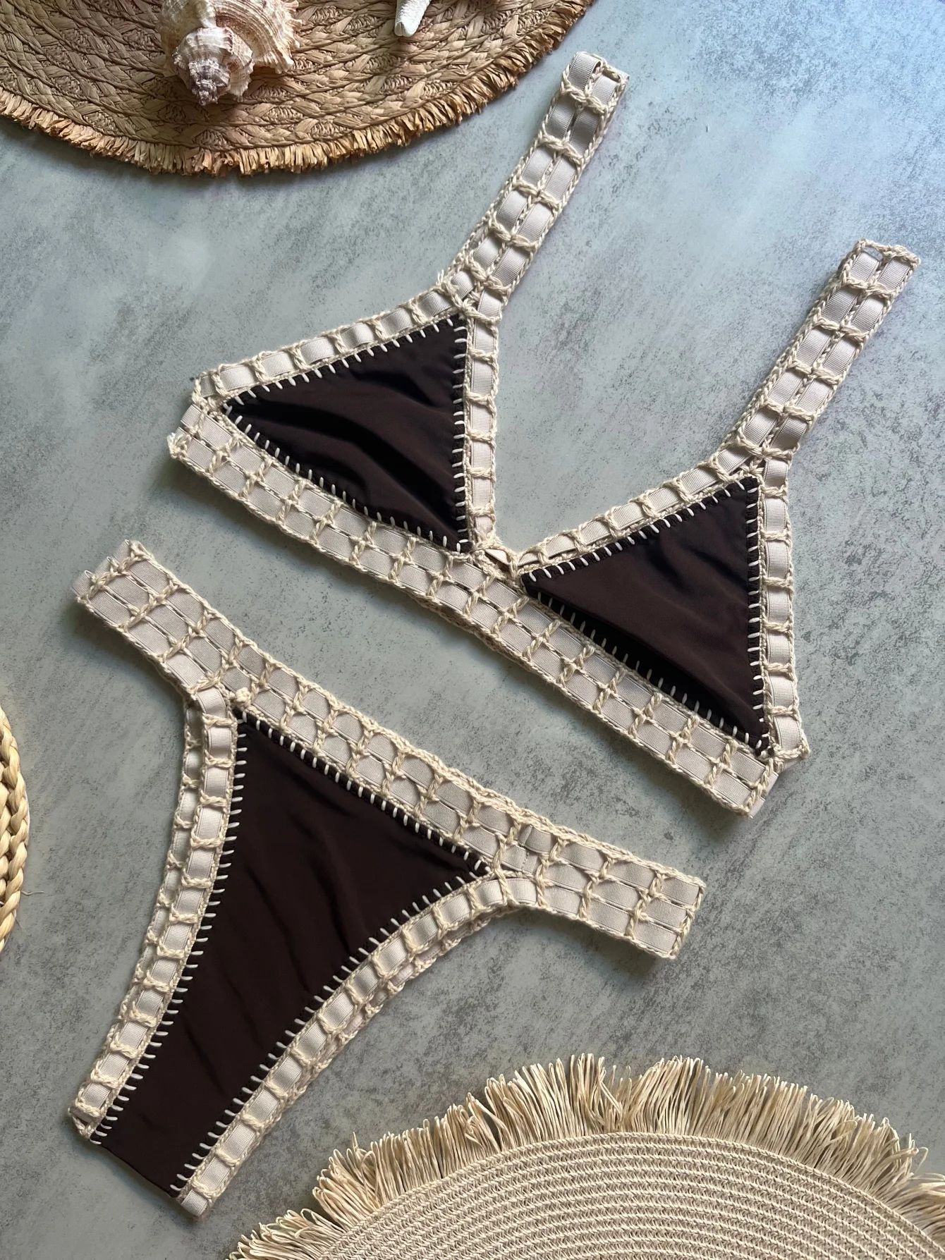 Szydełkowe bikini bandeau — efektowny strój plażowy Niebieski