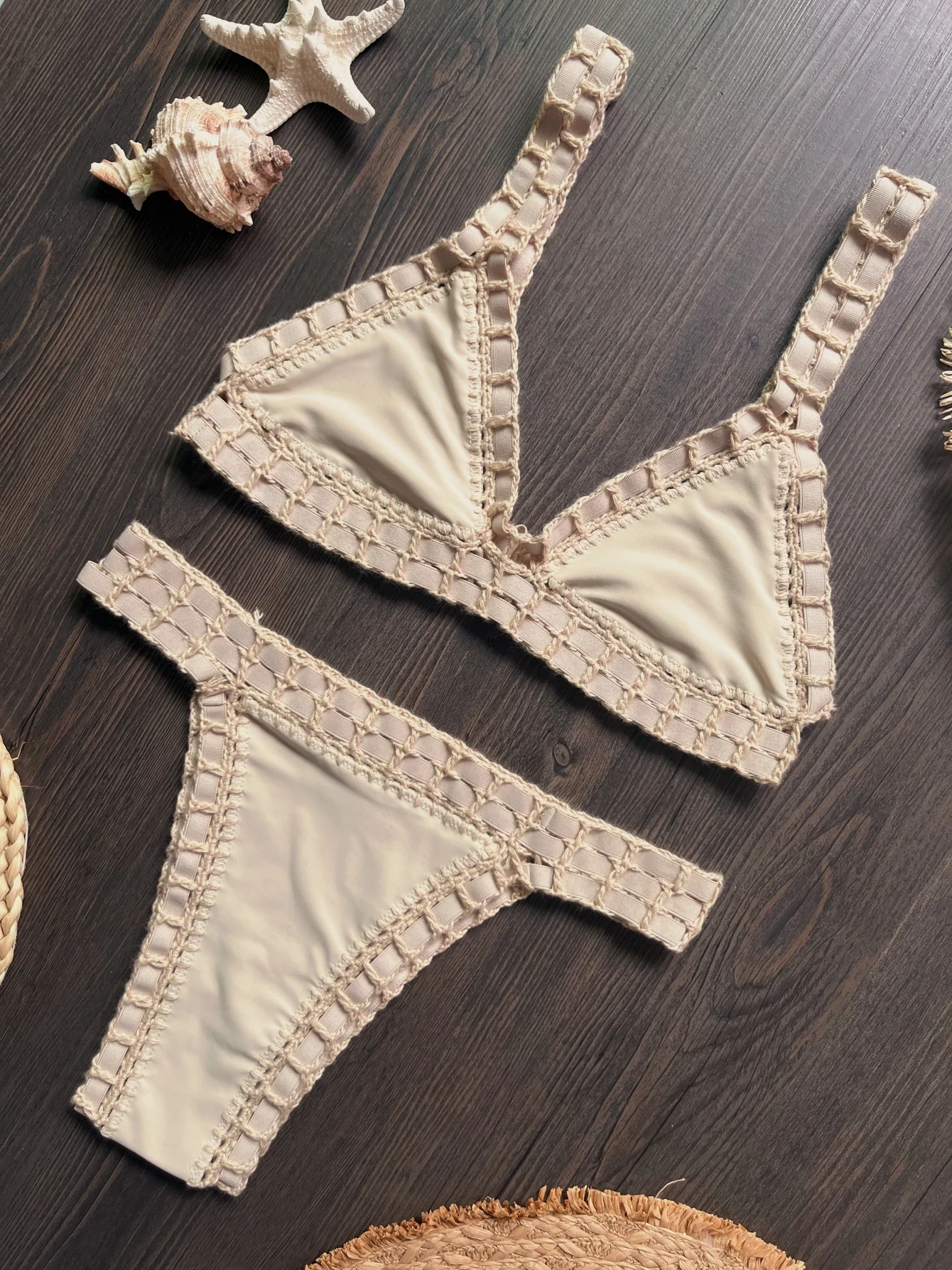 Szydełkowe bikini bandeau — efektowny strój plażowy Szary