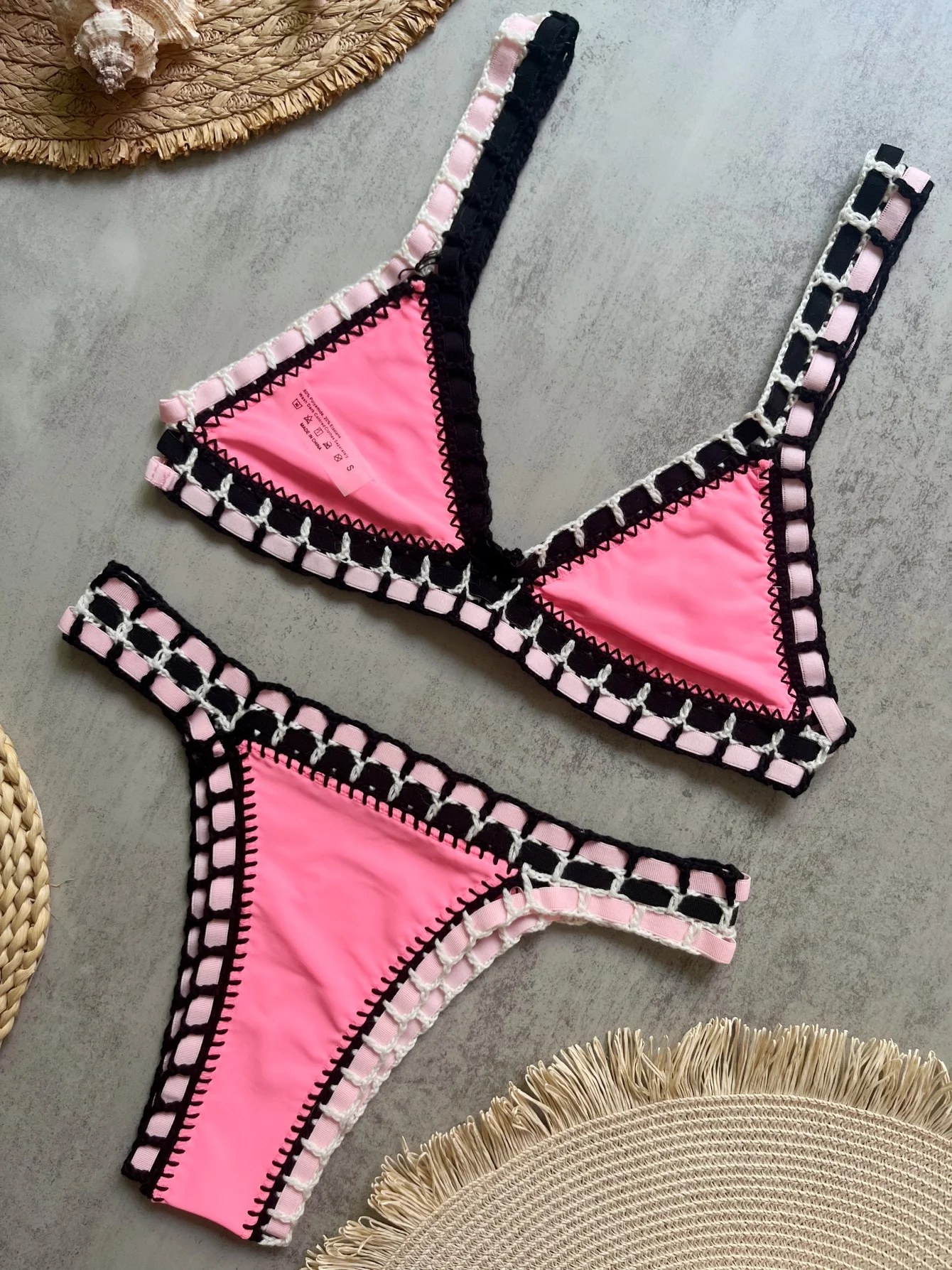 Szydełkowe bikini bandeau — efektowny strój plażowy Złoto