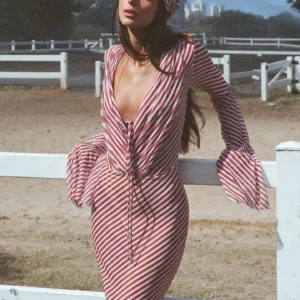 Szyfonowy zestaw plażowy: crop top z odkrytymi plecami i spódnica bodycon Beżowy