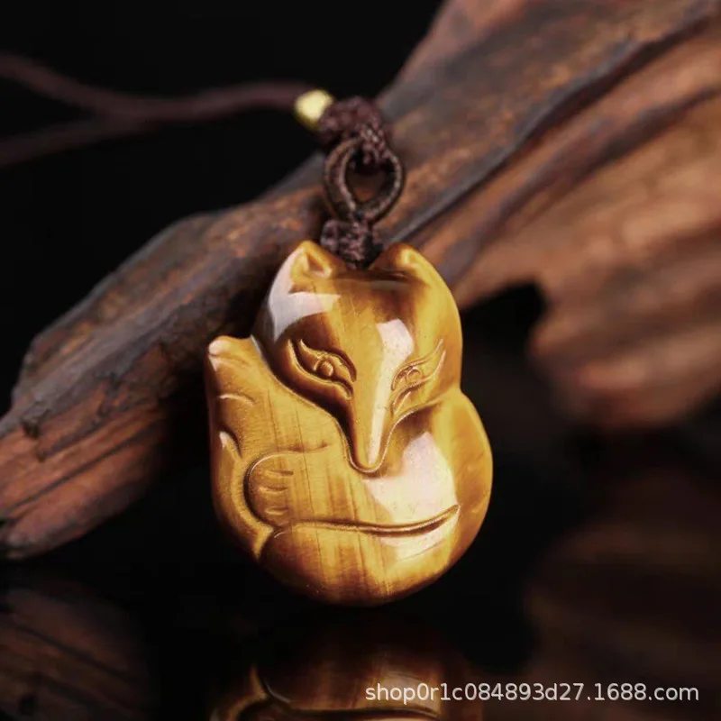 Wisiorek z kamienia naturalnego — tygrysie oko, Pixiu, Guanyin Czerwony