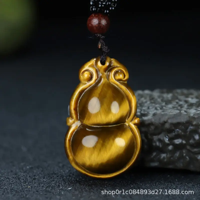 Wisiorek z kamienia naturalnego — tygrysie oko, Pixiu, Guanyin Zielony