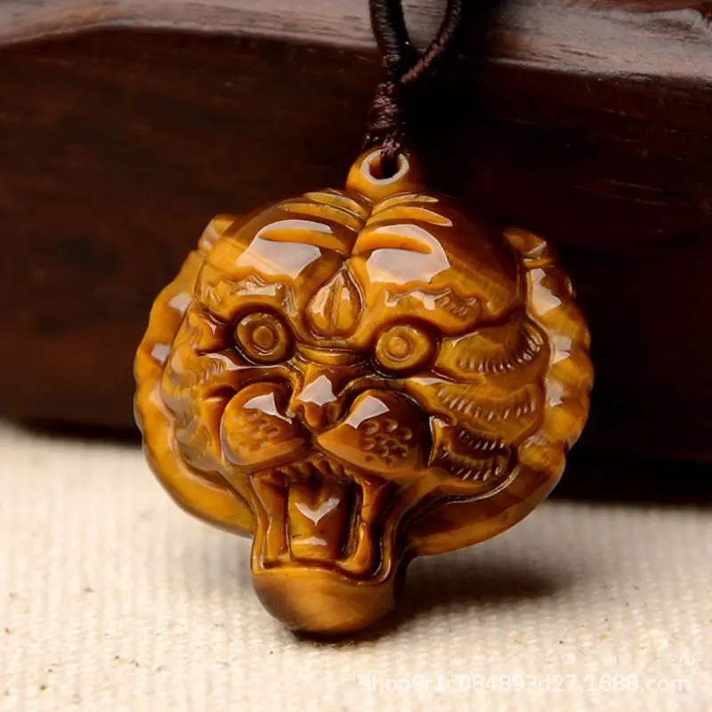 Wisiorek z kamienia naturalnego — tygrysie oko, Pixiu, Guanyin Złoto
