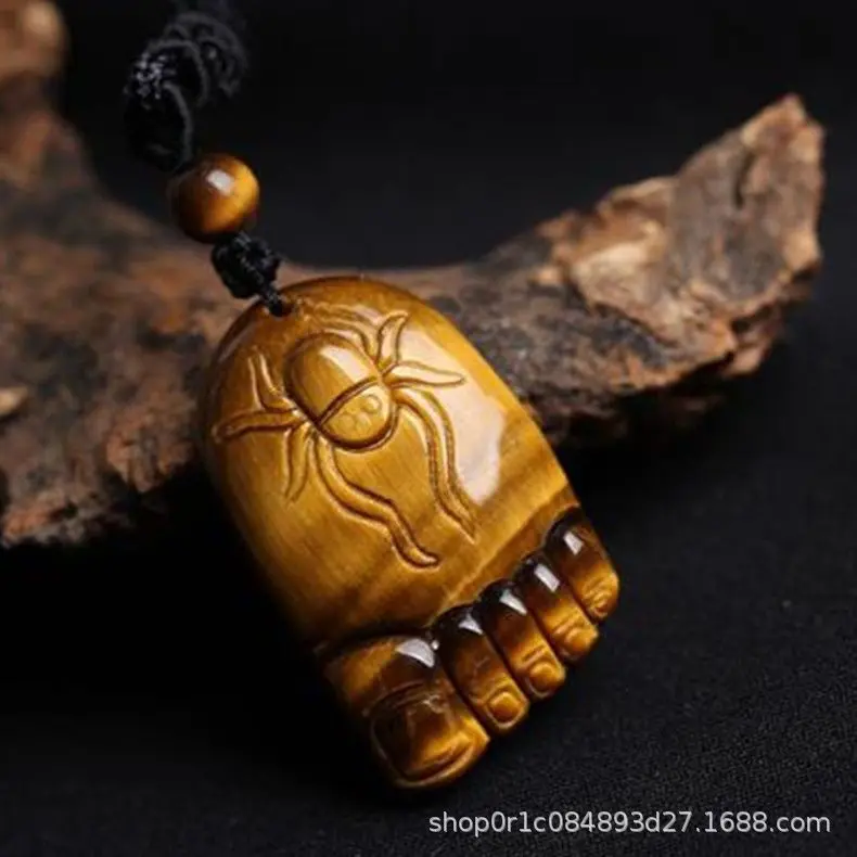 Wisiorek z kamienia naturalnego — tygrysie oko, Pixiu, Guanyin żółty