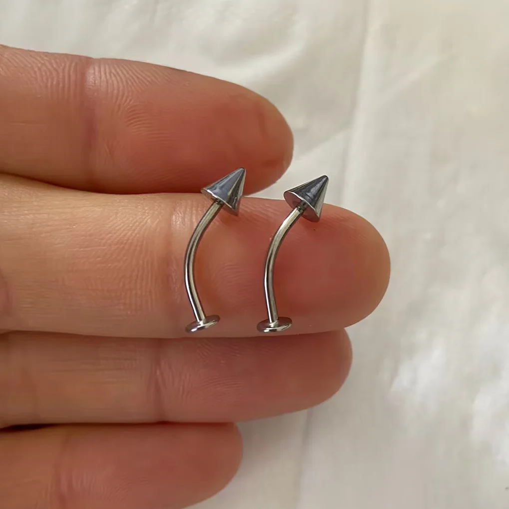 Zakrzywiony piercing wargi labret rook tragus helix 16G Czarny ocynkowany